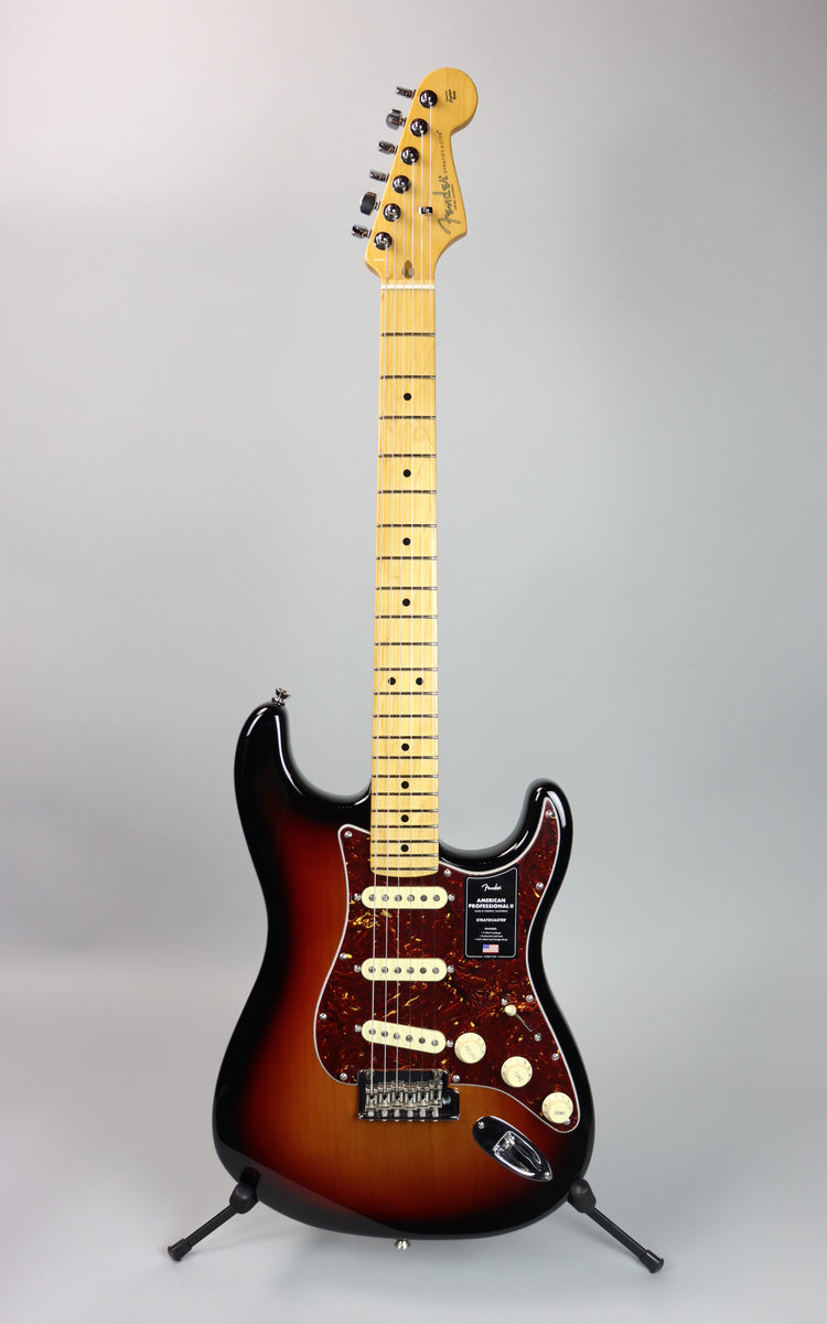 Fender American Professional II Stratocaster MN 3-Color Sunburst